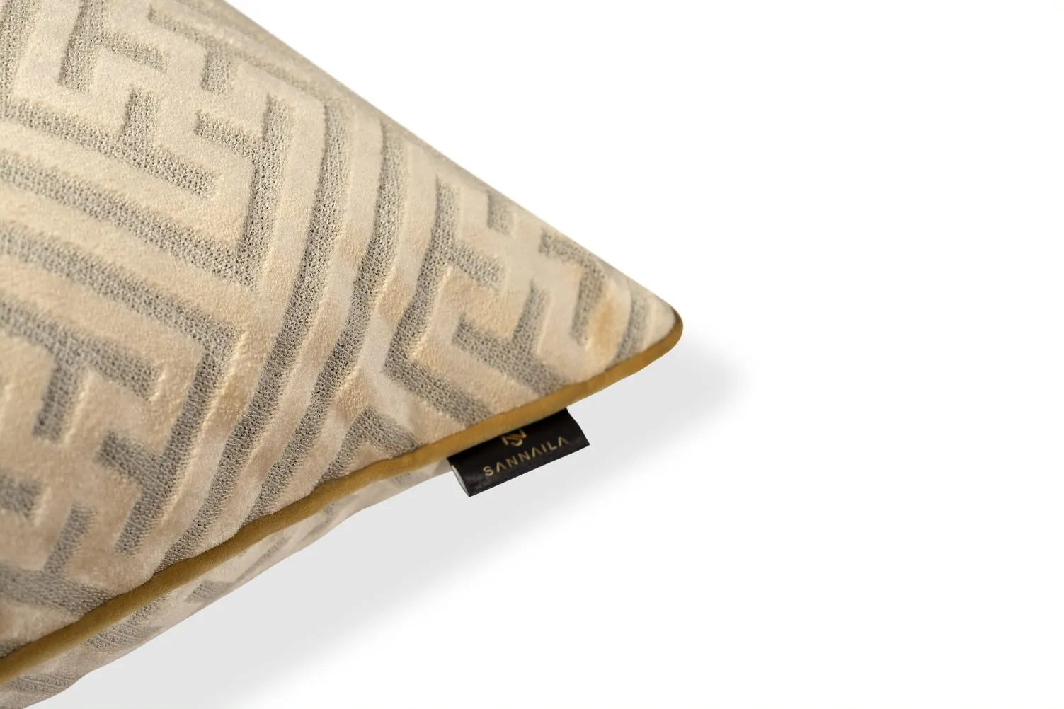 Sierkussen Salmon Beige